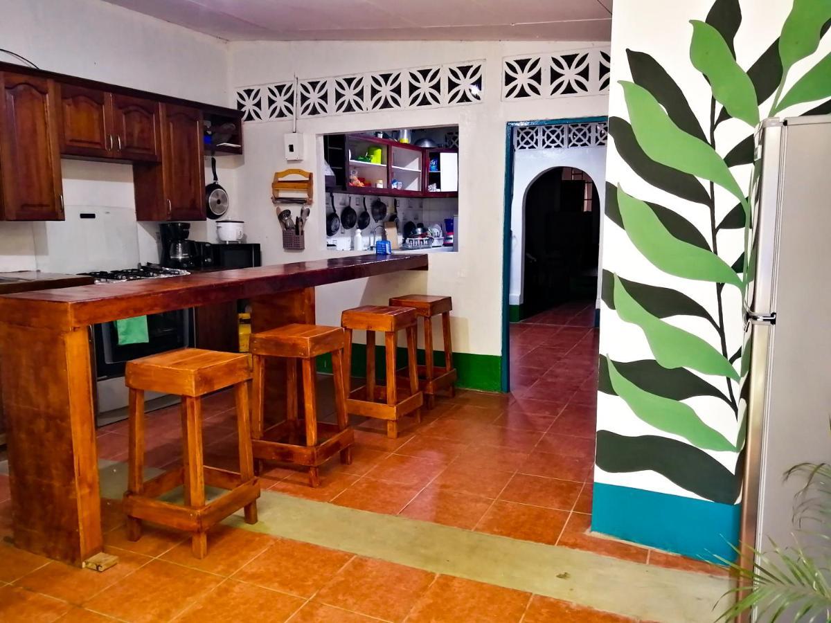 Hostal El Rio Leon Exterior photo